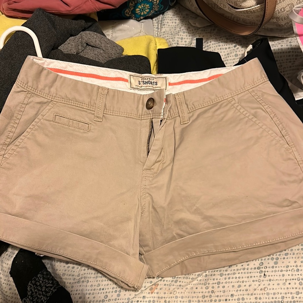 shorts all different brands and different sizes , fits smalls and medium sizes